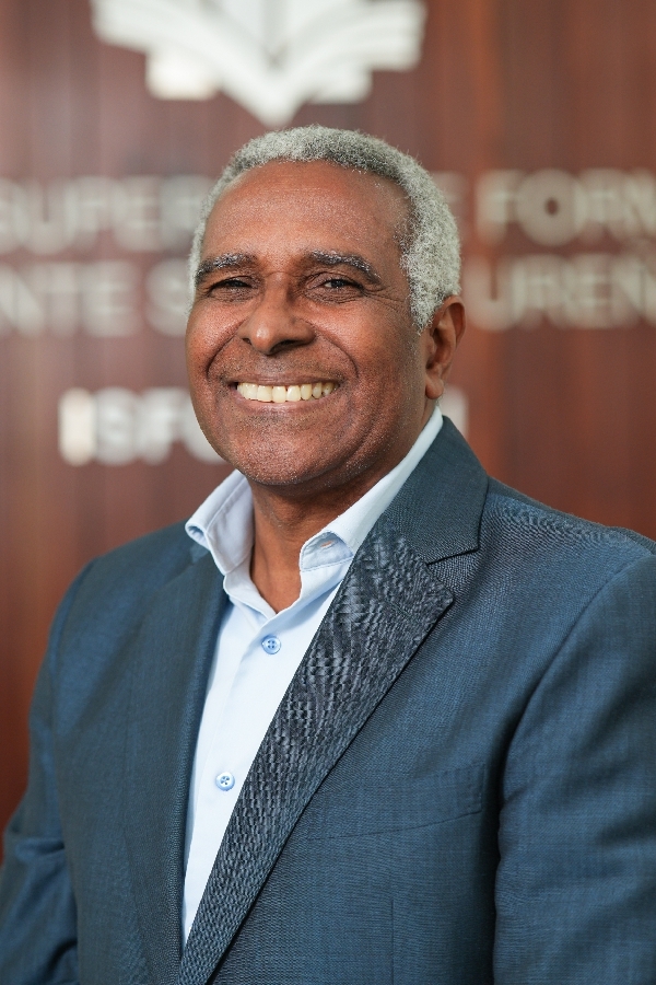 Rolando Guzmán, Miembro Intuitu Personae