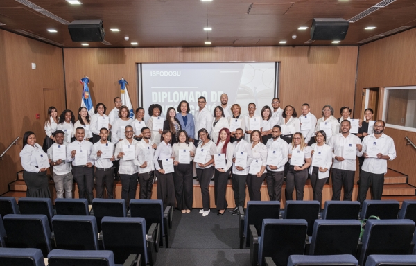 ISFODOSU entrega certificados a docentes del Diplomado de Investigación Educativa