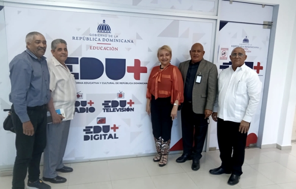 Maestra del ISFODOSU promueve la cercanía con las comunidades aportando valor