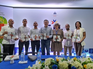 ISFODOSU presenta en la FIL 2023 catálogos Ilustrados de Peces Arrecifales del Acuario y de las Aves del Zoológico Nacional