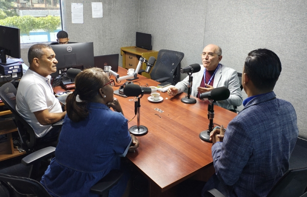Director de Postgrado del ISFODOSU presenta libro sobre métodos y estrategias para alfabetizar