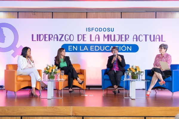 ISFODOSU conmemora el 8 de marzo con panel sobre el liderazgo de las mujeres en la Educación