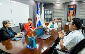 Rector de la universidad Pedagógica de Honduras visita el ISFODOSU para conocer sus buenas prácticas