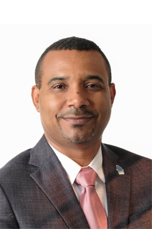 ANTHONY PANIAGUA, Vicerrector Recinto UM